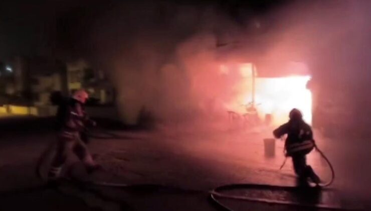 Hatay’da alevlere teslim olan tamircideki 30 motosiklet yandı