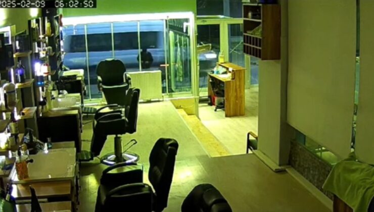 Isparta’da kuaför salonuna taşlı saldırı