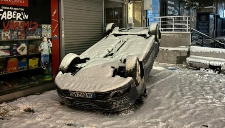 İstanbul Beylikdüzü’nde kar küreme aracının çarptığı otomobil ters döndü