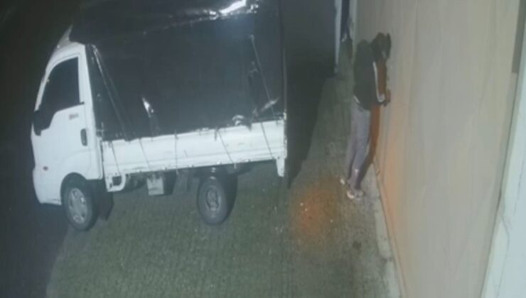 İstanbul’da acemi hırsızların başarısız girişimi kameraya yansıdı