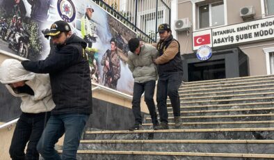 İstanbul’da anahtarı üzerinde bırakıp hava almaya çıkan kişinin arabası çalındı