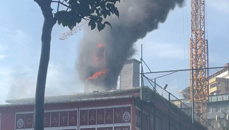 İstanbul’da çatıdaki baz istasyonu cayır cayır yandı