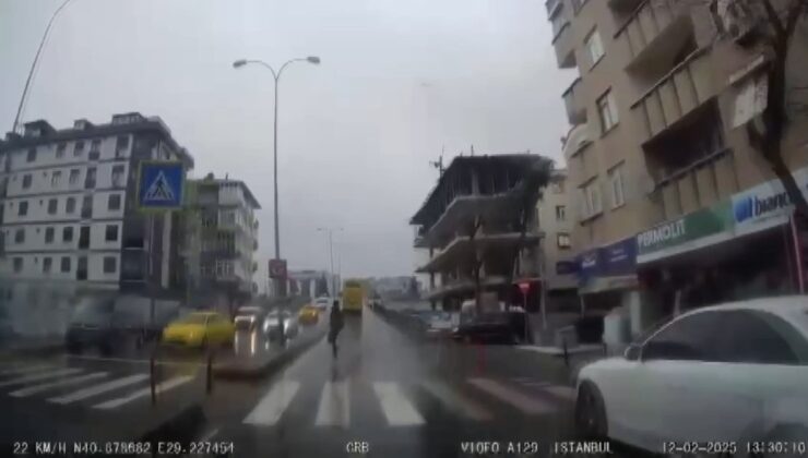 İstanbul’da otobüse yetişmek için ilginç bir yönteme başvurdu
