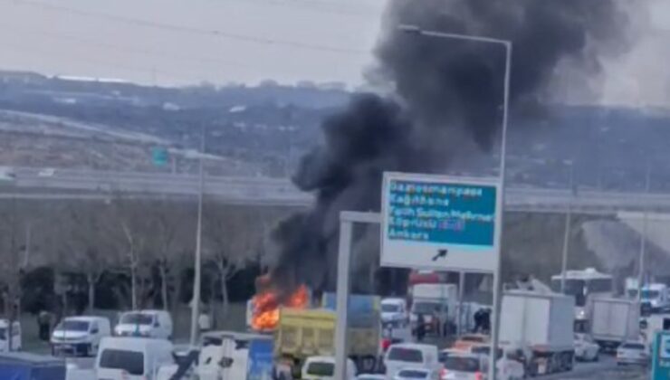 İstanbul’da seyir halindeki kamyonette yangın
