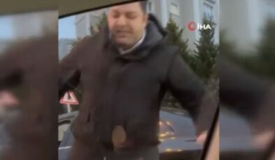 İstanbul’da trafik magandası, başka bir sürücünün aracına saldırıp aynasını kırdı