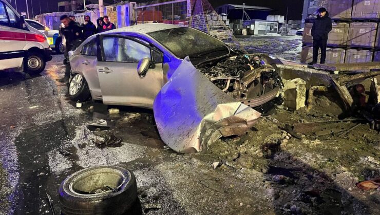 İstanbul’da üst geçide çarpan otomobil sürücüsü öldü