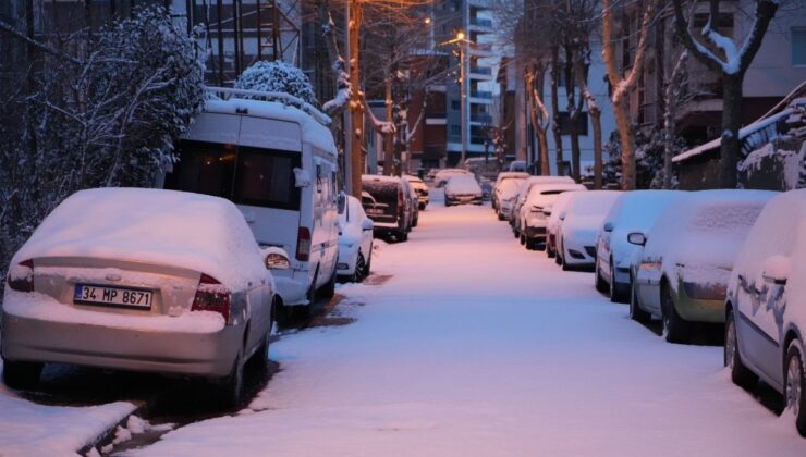 İstanbullu sürücülerin kar yağışı ile imtihanı