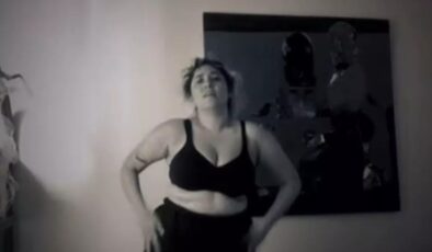 İzleyenler şaştı kaldı! Şarkıcı Kalben ilginç danslarına devam ediyor