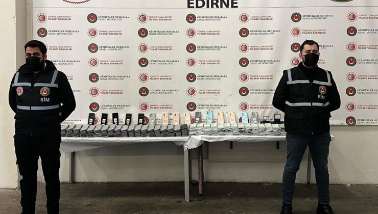 Kapıkule Sınır Kapısı’nda tırda 850 cep telefonu ele geçirildi