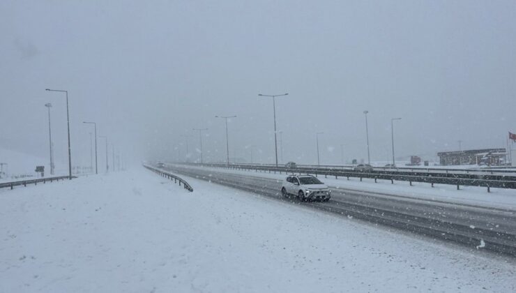 Kar ve sis, Kuzey Marmara Otoyolu’nda ulaşımı zorlaştırıyor