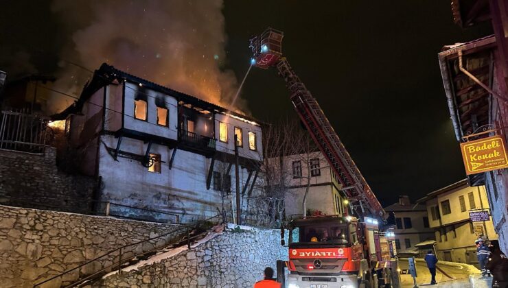 Karabük’te 150 yıllık konak alevlere teslim oldu