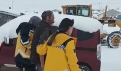 Kars’ta köyde mahsur kalan hastanın imdadına ekipler yetişti