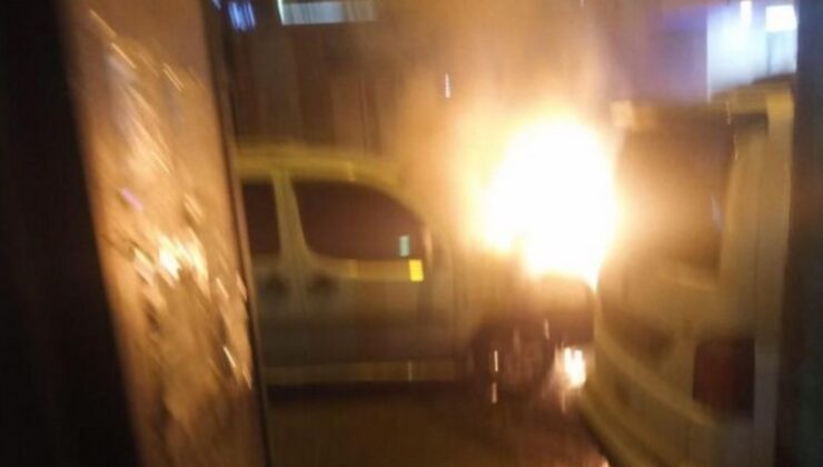 Kars’ta seyir halindeki araçta yangın