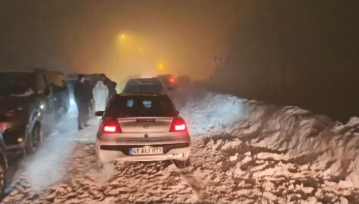 Kartepe’de esaret: Yüzlerce araç mahsur kaldı