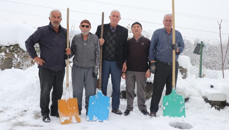 Kayseri’de 5 asırlık gelenek: Kuyuları karla dolduruyorlar