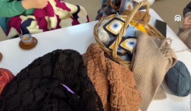 Kayseri’de öğretmen ve velilerin ördüğü ürünler, huzurevi sakinlerini ısıtacak