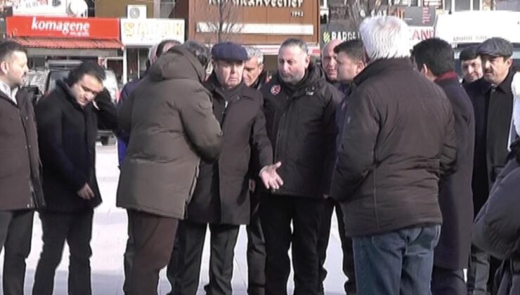 Kırşehir’de deprem unutuldu: Törende bayrak krizi yaşandı