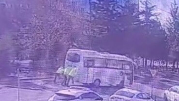 Konya’da arızalı aracı polis ekipleri itti