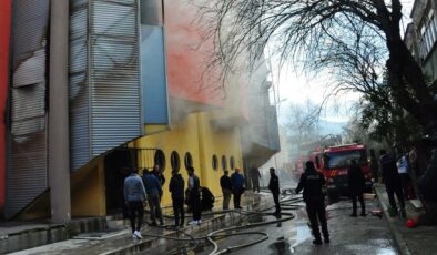 Manisa’da ayakkabıcılar sitesinde yangın