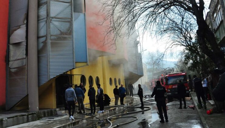 Manisa’da ayakkabıcılar sitesinde yangın