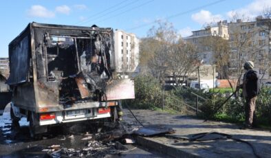 Manisa’da seyir halindeki mobil lokma aracında yangın