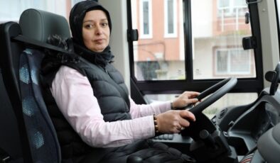 Sakarya’da servis şoförlüğü yapan kadın, hemcinslerini gururlandırıyor