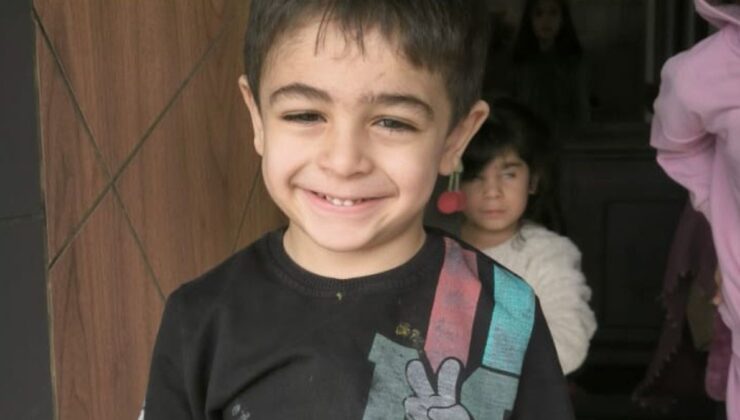 Sakarya’da yangın çıkan evde mahsur kalan çocuğu itfaiye çıkardı