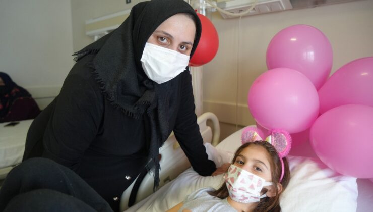 Samsun’da doğuştan hasta kızına böbreğini verdi