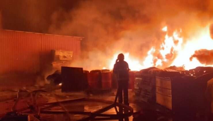 Samsun’daki kauçuk fabrikasında çıkan yangın 4 saatte söndürüldü