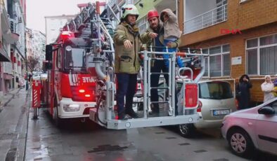 Silivri’de evde mahsur kalan 4 yaşındaki çocuk kurtarıldı