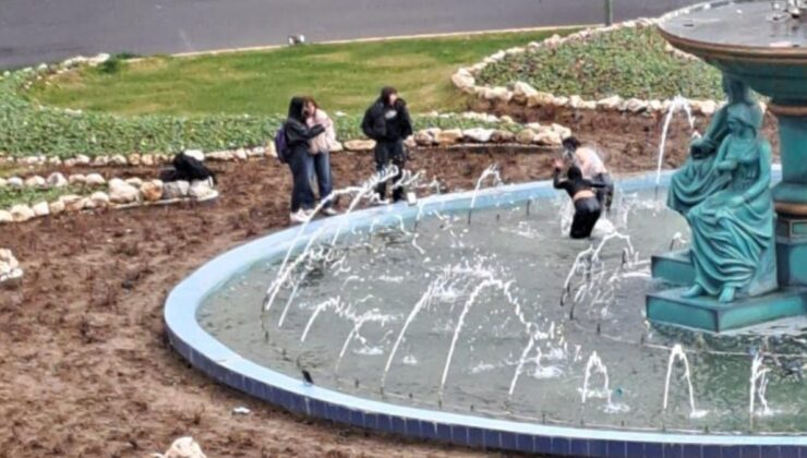 Tekirdağ’da gençler dondurucu soğukta süs havuzuna atladı