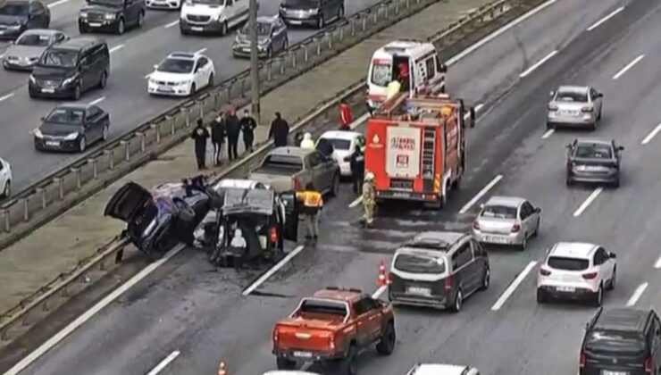 TEM Otoyolu’nda 5 araç birbirine girdi