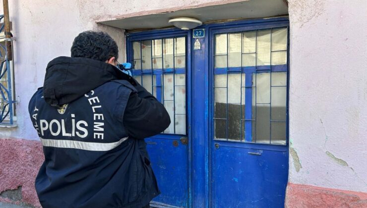 Uşak’ta babasını sırtından bıçaklayıp öldürdü