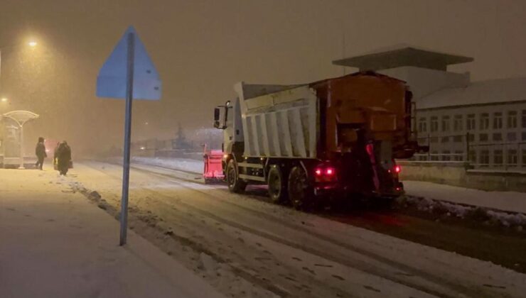 Van’da 264 yerleşim yeri ulaşıma kapandı