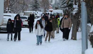 Van’da okullara kar engeli