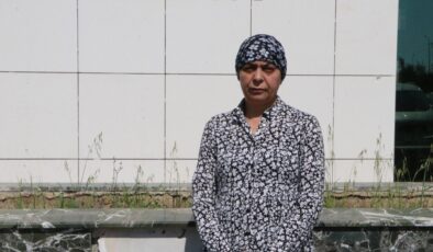 Adana’da oğlu öldürülen anne, sanığı savundu