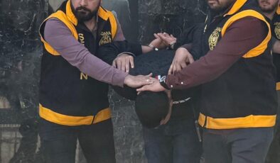 Adana’da silikon maskeli şüpheliler kalaşnikofla yakalandı