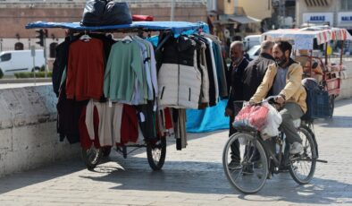 Adana’da tarihi Taşköprü seyyar satıcıların uğrak noktası oldu