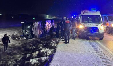 Aksaray’da otobüs devrildi: 20 kişi yaralandı