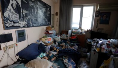 Antalya’da çöp ev vakası: 2 kamyon atık çıktı