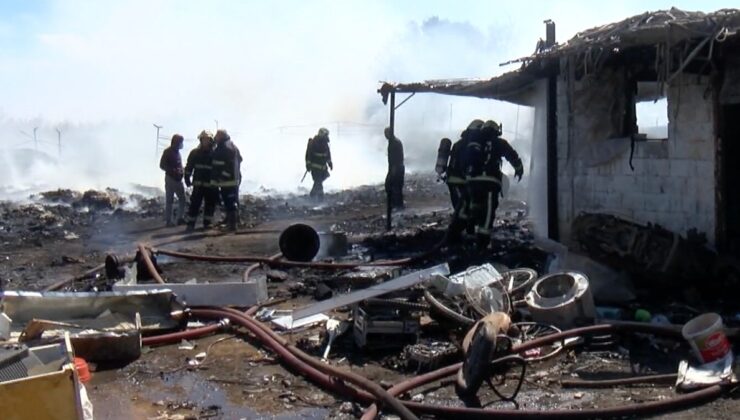 Antalya’da hurda deposu bahçesinde yangın çıktı