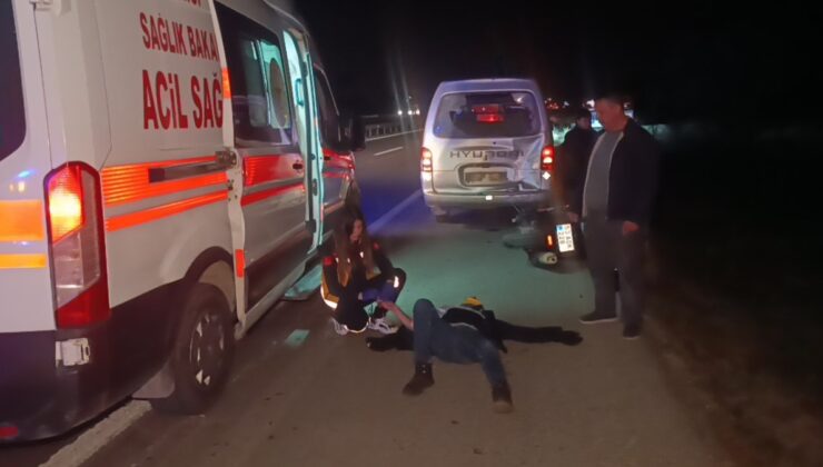 Antalya’da kazalı araca yardım için duran kamyonete motosiklet çarptı
