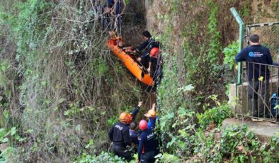 Antalya’da manzara izlerken 15 metreden düştü