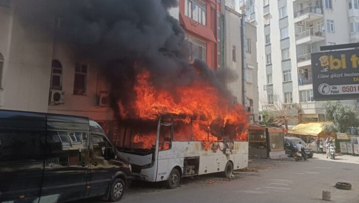 Antalya’da midibüs alev alev yandı: Mahalle sakinleri endişe içinde izledi