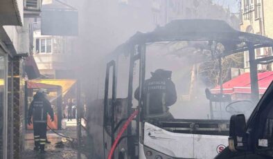 Antalya’da park halindeki otobüste yangın