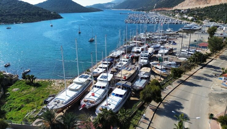 Antalya’da tur tekneleri ve yatlar yeni sezona hazırlanıyor