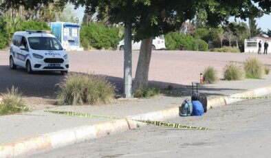 Antalya’da yol kenarına bırakılan valiz ve çantada bomba paniği