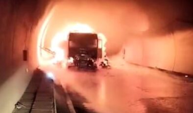 Artvin’de tünel içinde tır yandı: 5 yaralı