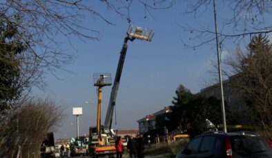 Bahçelievler’de işçiler, vinç sepetinden düştü: 4 yaralı