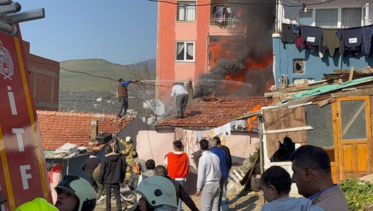 Balıkesir’de yangın: Mahalleli hortumlarla itfaiyeye destek verdi